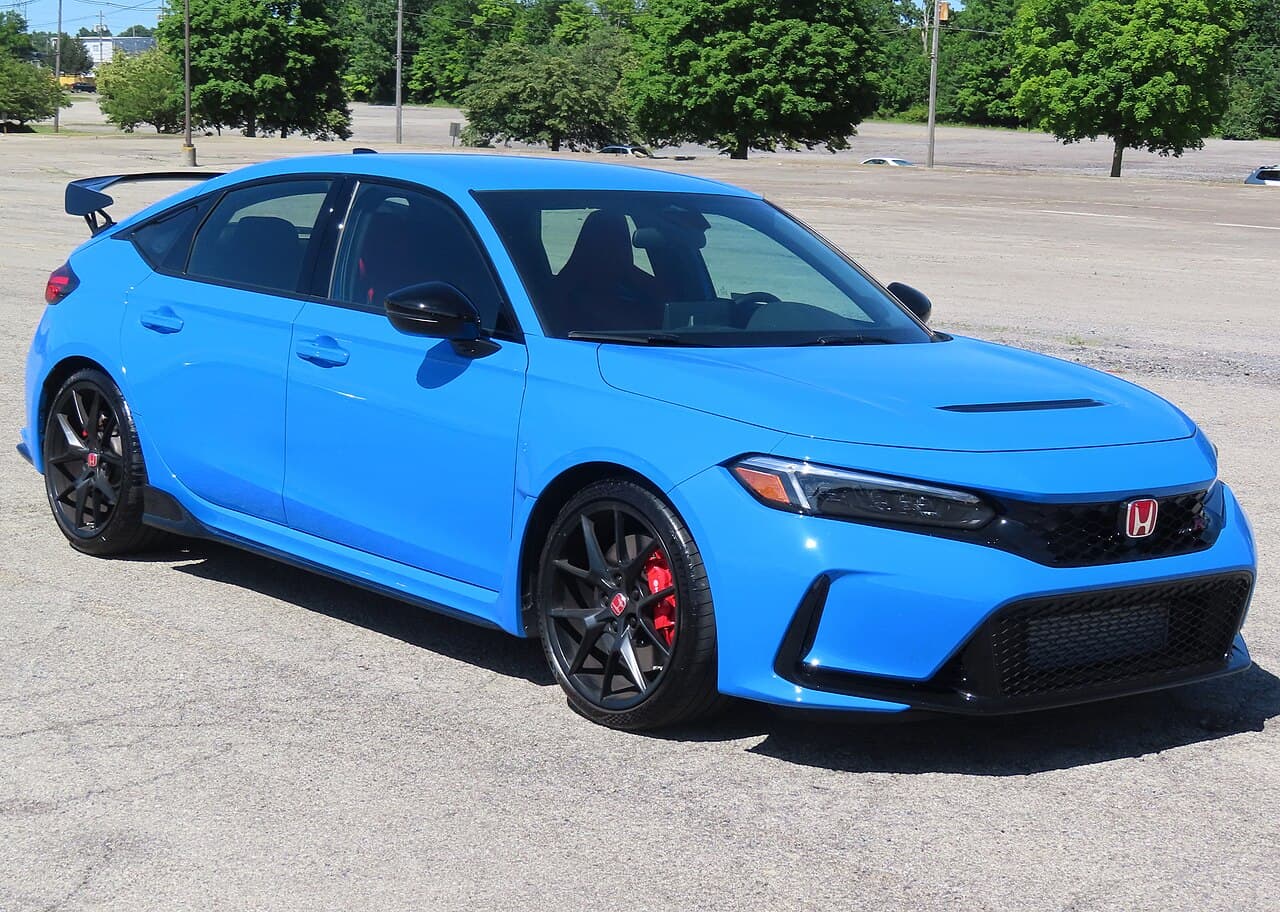Civic Type R FL5 vs GR Corolla Morizo: The Ultimate Pure-Combustion Hot Hatch War